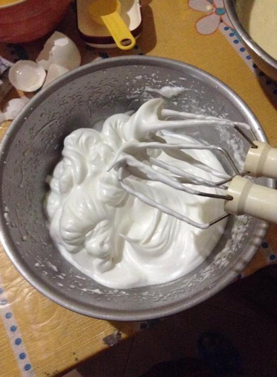 Meringue: also known as the reason why I could never get top marks in HomeEc